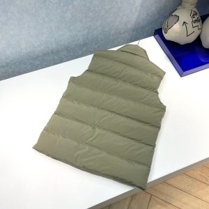 Discover the Hottest Sleeveless Down Vest Trends by Moncler in 2023
