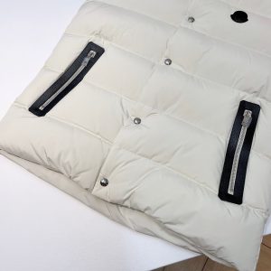 Moncler Sleeveless Puffer Vest: Fashion 2023